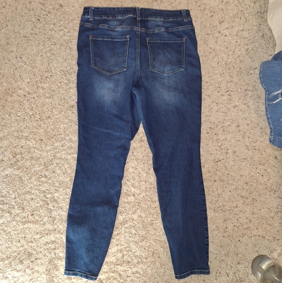 Maurices High rise skinny - Picture 2 of 4